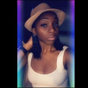 Meet your Posher, Latoya